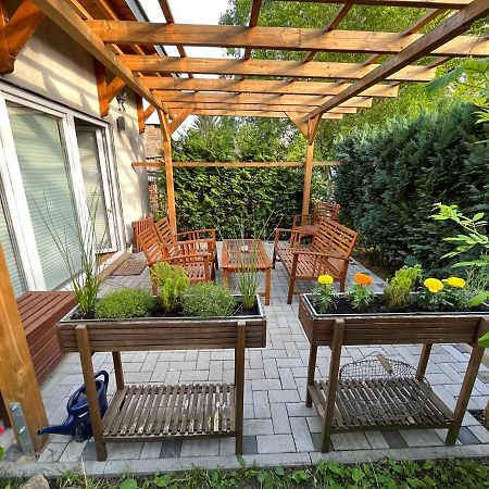 Ferienwohnung Im Stadtzentrum Von Bernau - Komfortable Wohnung Mit 2 Zimmern, Bad, Spuelmaschine, Waschmaschine, Komplette Kueche, Wlan, Terrasse, Ruhige Lage Bernau bei Berlin Exterior photo